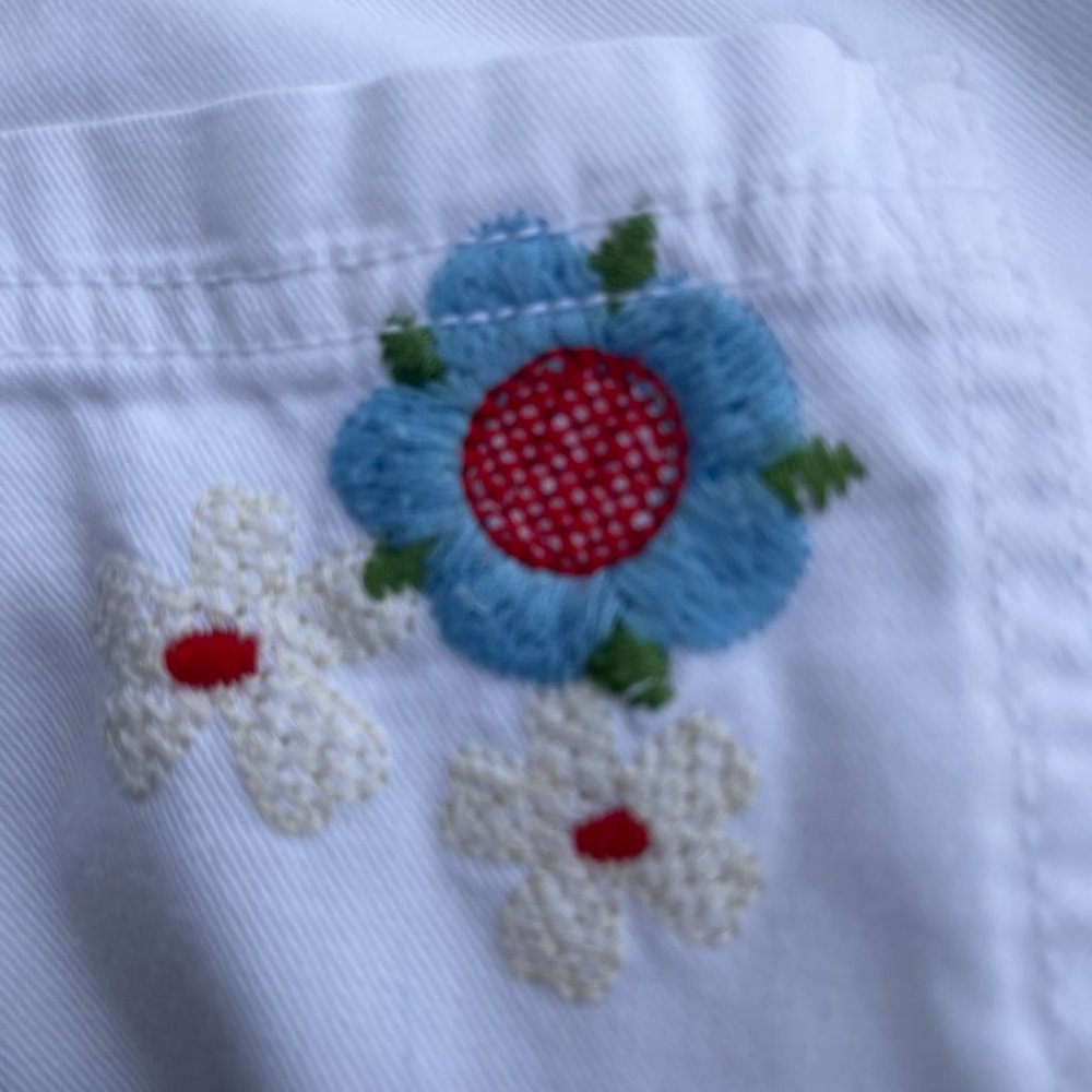 Johnny Was Vintage - White Embroidered Flower Cargo Pants - Size M - Picture 7 of 9